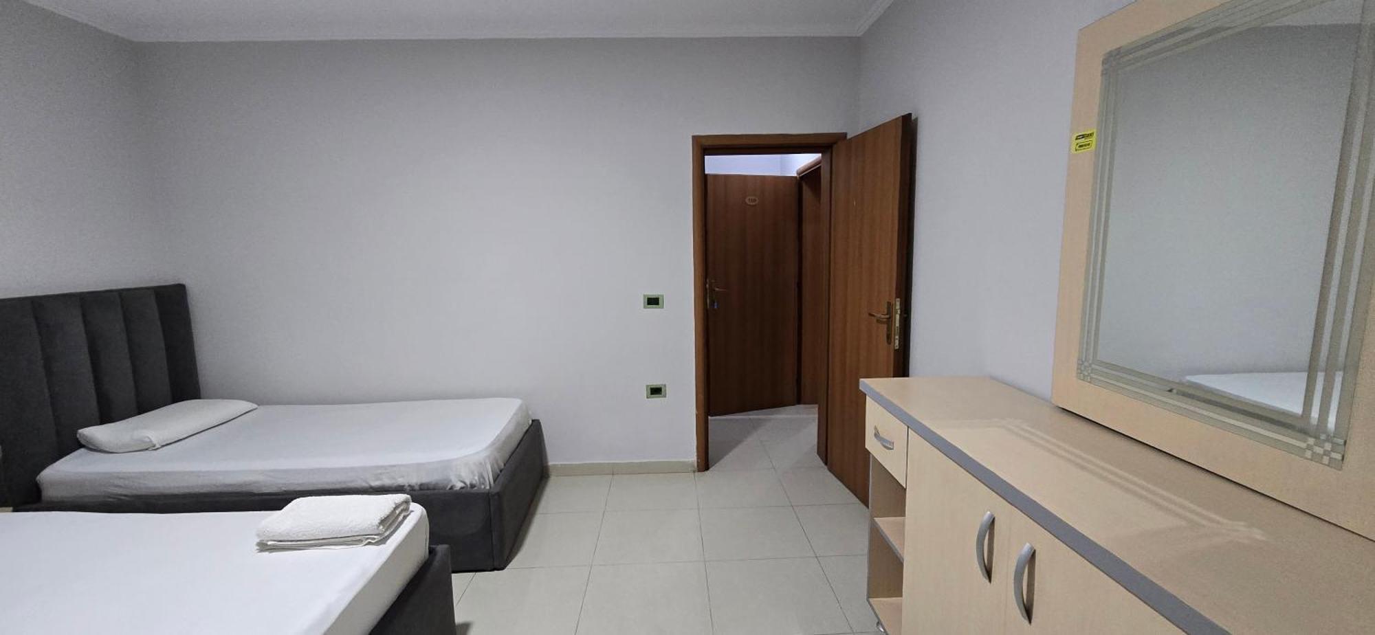Koa Hotel Tirane Екстер'єр фото